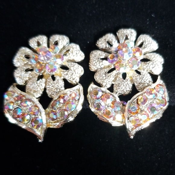 Vintage Mid Century AB Crystal Rhinestone Clip Earrings - Picture 9 of 11